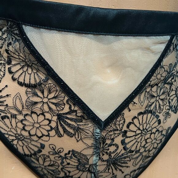Victoria’s Secret Set Sexy Cut out mesh Rhinestones Demi Bra & High Waist thong - Picture 8 of 14